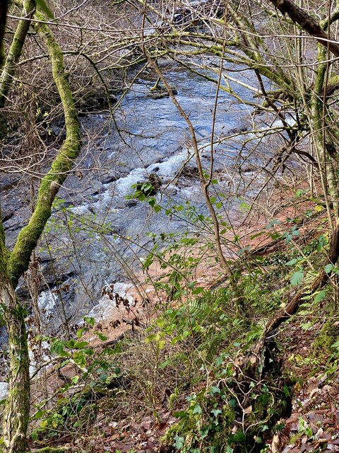 Discoloration on the river bank © Alan Hughes cc-by-sa/2.0 :: Geograph ...