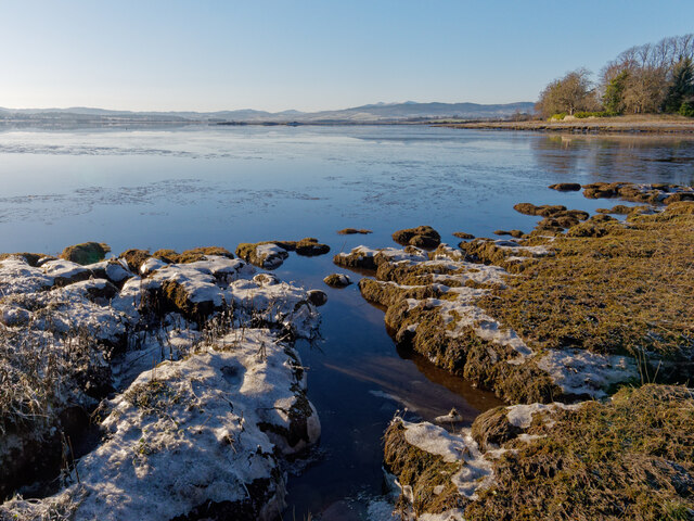 Frozen edge to the Beauly Firth © Julian Paren cc-by-sa/2.0 :: Geograph ...