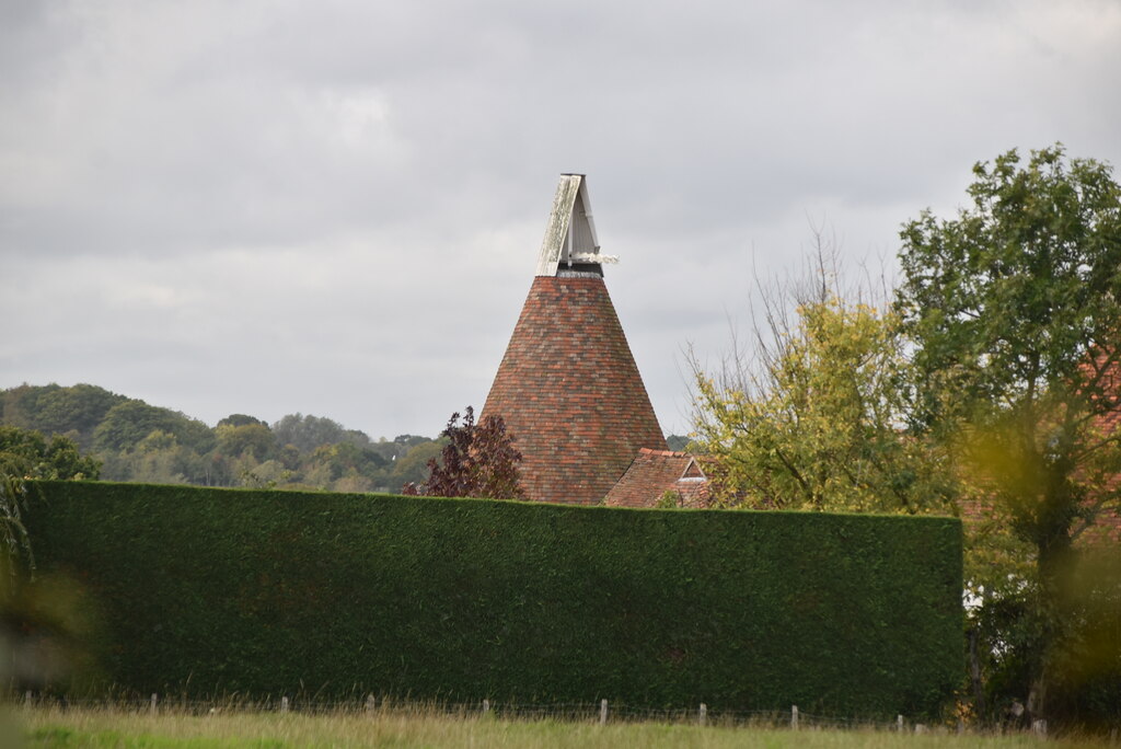 Hayes Farm Oast © N Chadwick Geograph Britain And Ireland