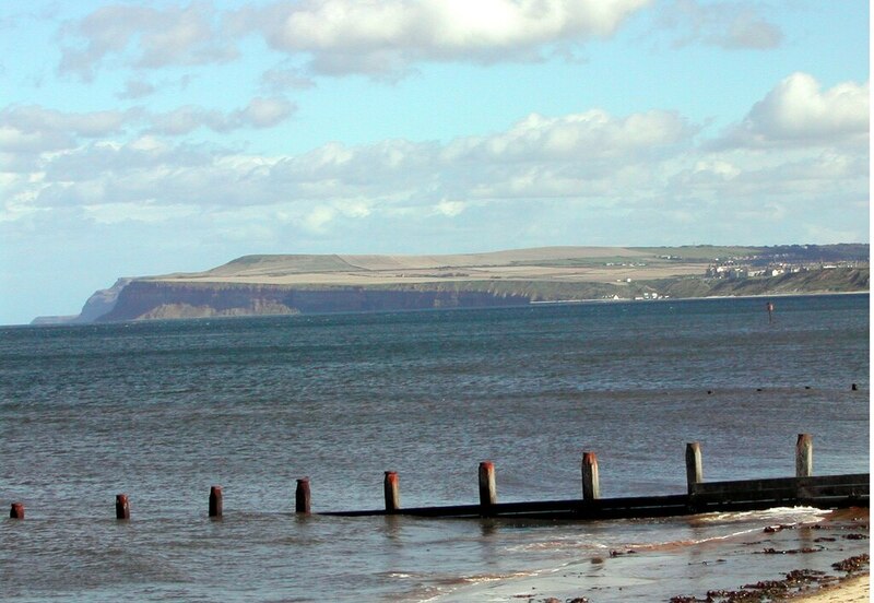 View from Redcar promenade to Huntcliffe... © Rod Grealish ccbysa/2.0