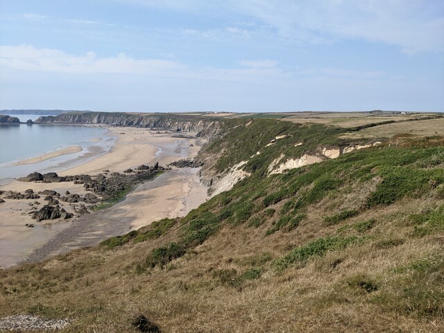 A grassy cliff above Marloes Sands © David Medcalf cc-by-sa/2.0 ...