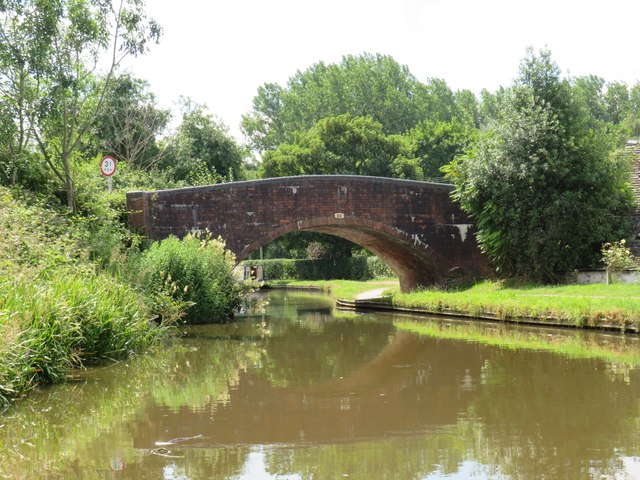 Bridge 90, Trent and Mersey Canal © Richard Rogerson cc-by-sa/2.0 ...