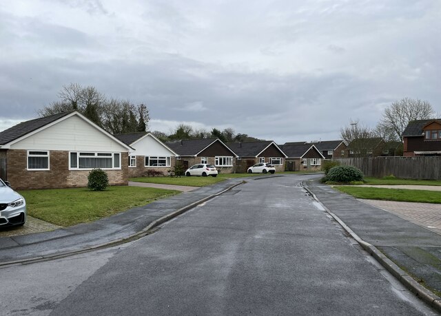 Bungalows in Tollgate Close \u00a9 Mr Ignavy cc-by-sa\/2.0 :: Geograph Britain and Ireland