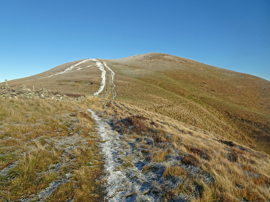 Looking to Allermuir © Adam Ward cc-by-sa/2.0 :: Geograph Britain and ...