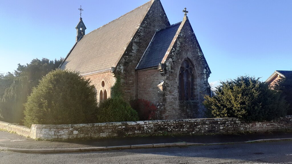 Christ Church at western quadrant of... © Roger Templeman cc-by-sa/2.0 ...