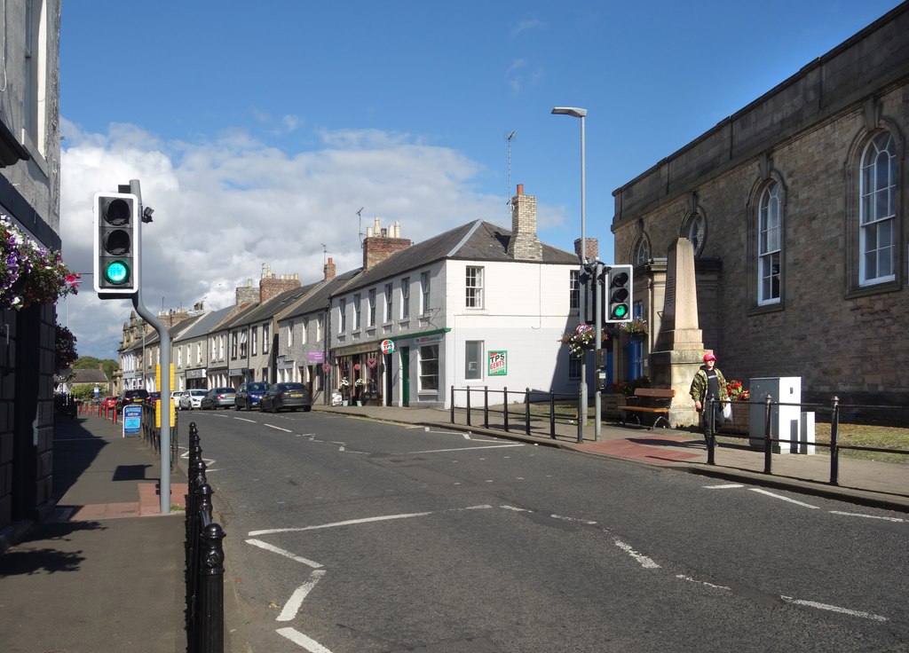 Coldstream High Street © Des Blenkinsopp cc-by-sa/2.0 :: Geograph ...