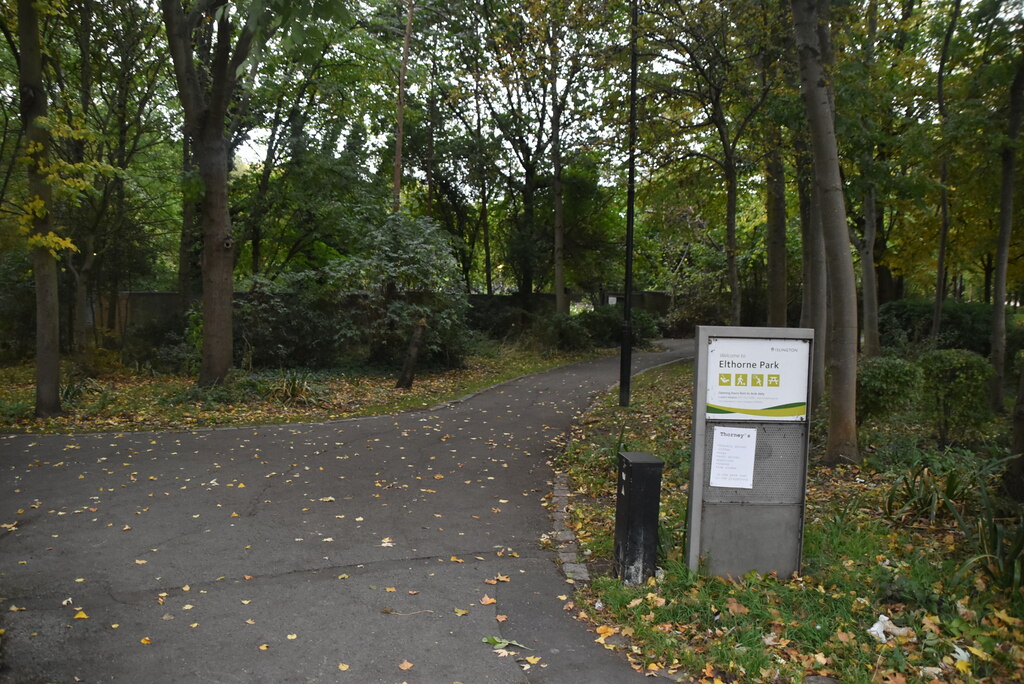 Elhorne Park © N Chadwick :: Geograph Britain and Ireland