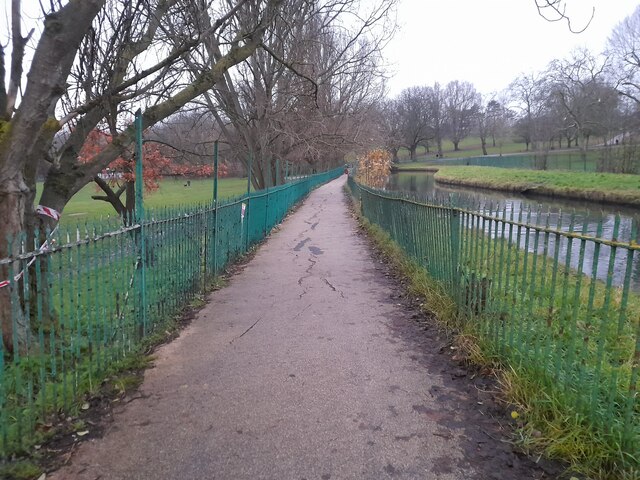 The New River Path Finsbury Park © David Howard Geograph Britain And Ireland