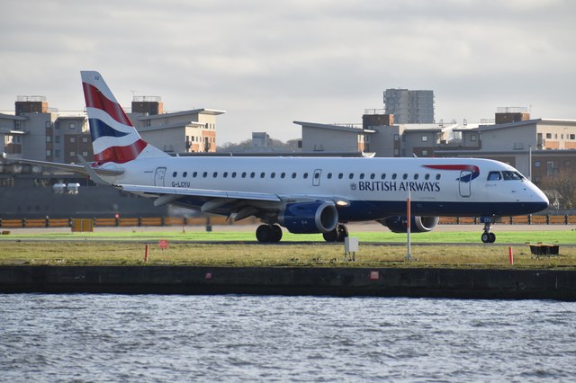 about-to-start-take-off-roll-david-martin-cc-by-sa-2-0-geograph