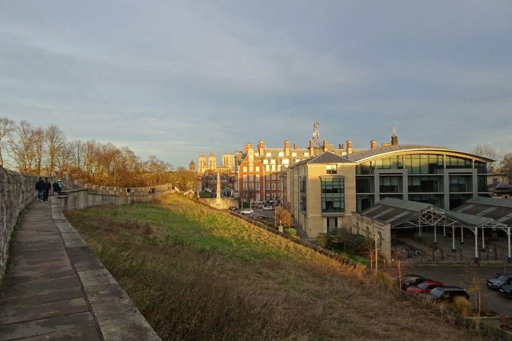 council-building-and-city-walls-ds-pugh-cc-by-sa-2-0-geograph