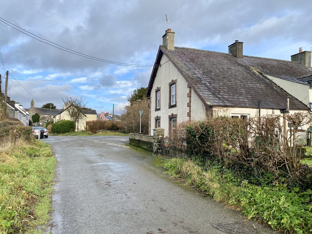 Approaching Myddfai © Alan Hughes cc-by-sa/2.0 :: Geograph Britain and ...