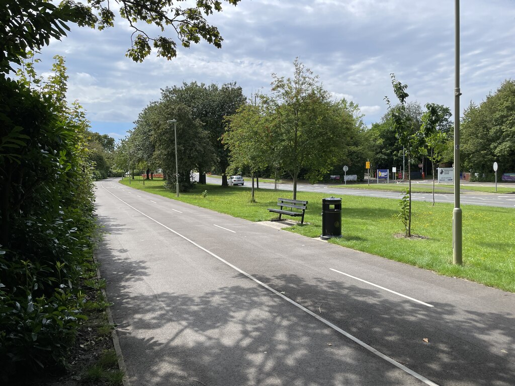 cycle-path-along-brighton-way-mr-ignavy-cc-by-sa-2-0-geograph