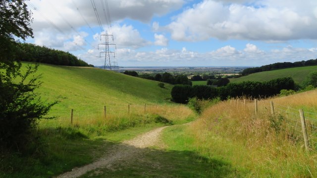 Yorkshire Wolds Way descending west to... © Colin Park :: Geograph ...