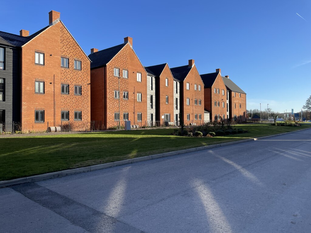 housing-along-hounsome-drive-mr-ignavy-cc-by-sa-2-0-geograph