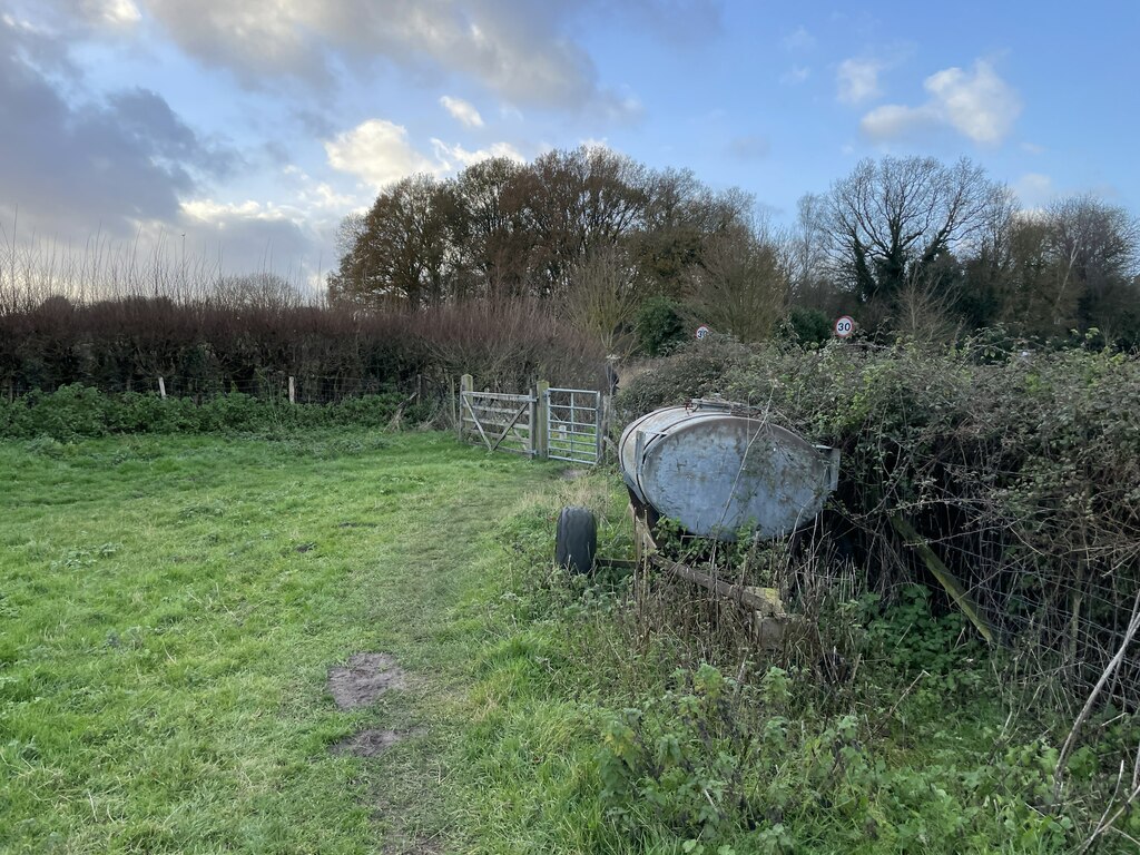 abandoned-water-carrier-mr-ignavy-cc-by-sa-2-0-geograph-britain