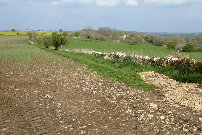 The Windrush Way © Philip Halling cc-by-sa/2.0 :: Geograph Britain and ...