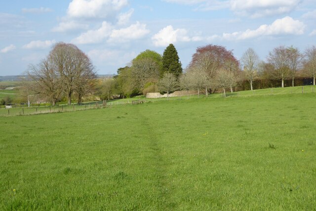 Footpath approaching Hawling © Philip Halling cc-by-sa/2.0 :: Geograph ...