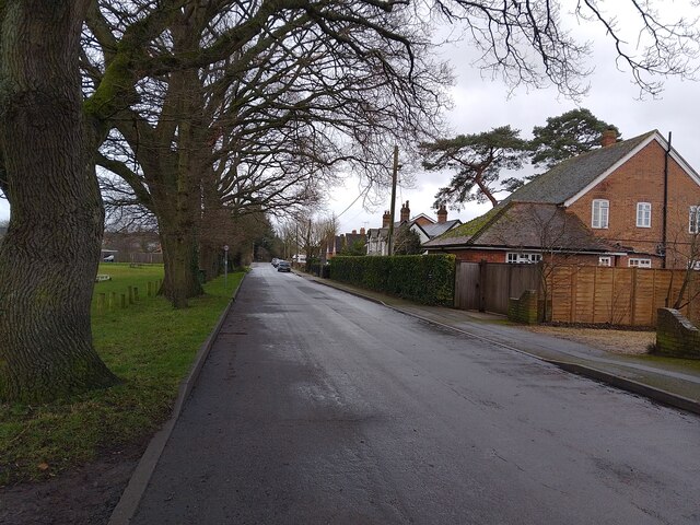 Heath Road, Bradfield Southend © Oscar Taylor Cc-by-sa 2.0 :: Geograph 