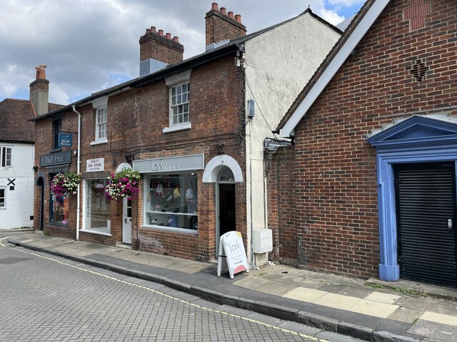 Trading in St Thomas Street © Mr Ignavy cc-by-sa/2.0 :: Geograph ...