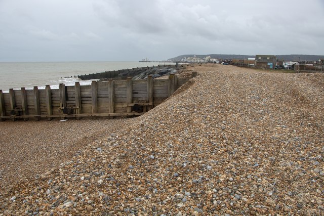 Noon, New Year’s Day 2024, Eastbourne © Adrian Diack Cc-by-sa 2.0 