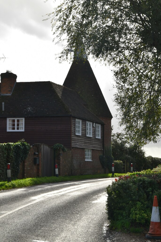 High Oak Oast © N Chadwick cc-by-sa/2.0 :: Geograph Britain and Ireland