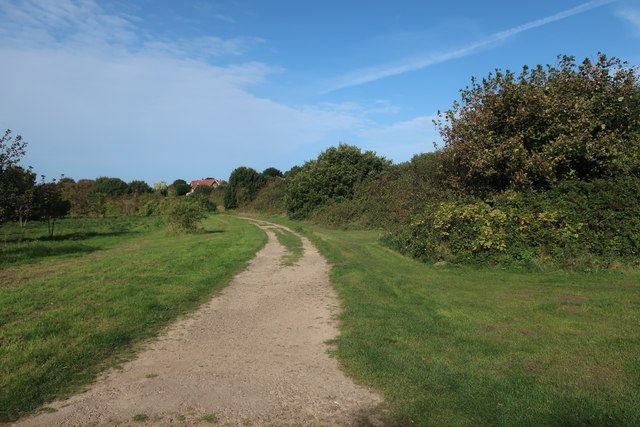 Nelson Road footpath © Hugh Venables cc-by-sa/2.0 :: Geograph Britain ...