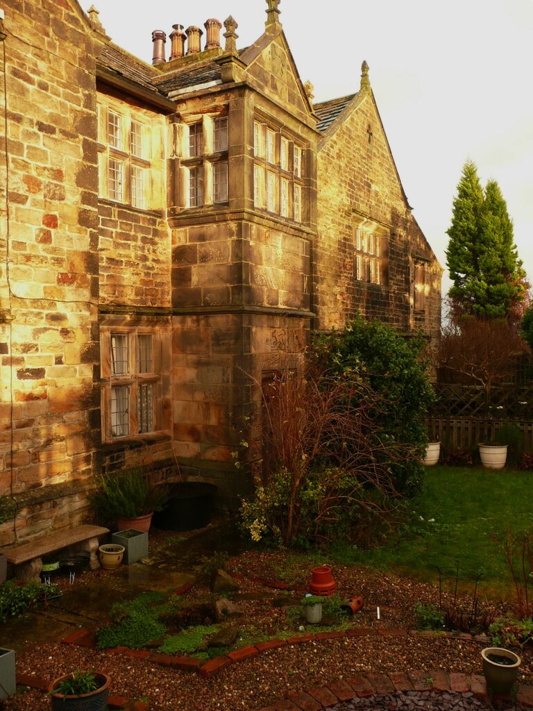 The entrance to Old Hall, East Ardsley © Humphrey Bolton ccbysa/2.0