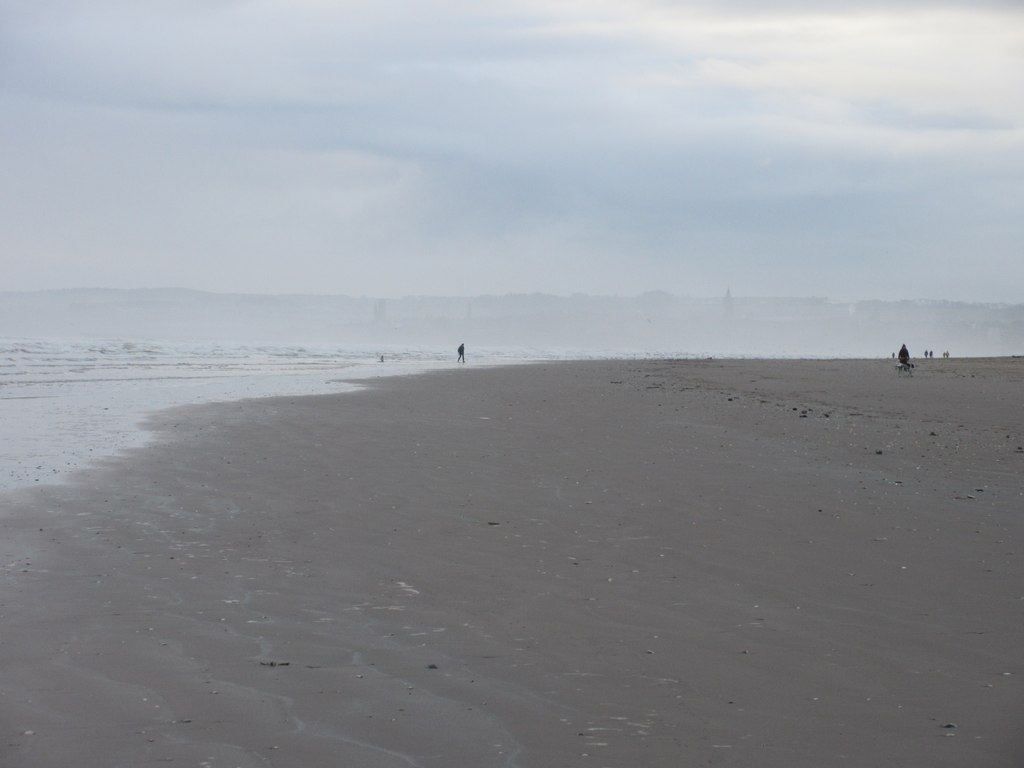 Upper West Sands © Scott Cormie cc-by-sa/2.0 :: Geograph Britain and ...