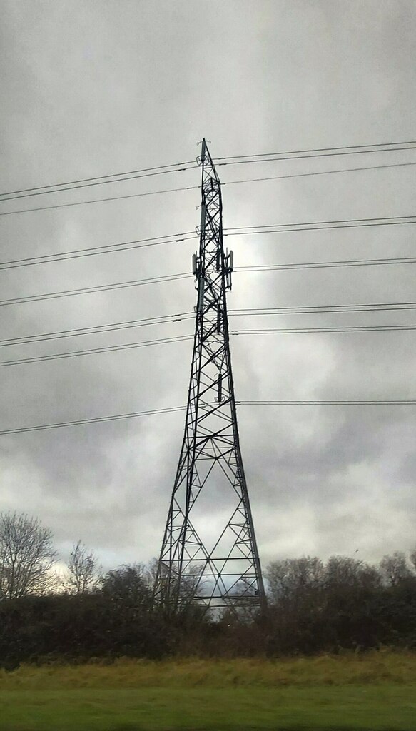 Electricity near Chippenham © Anthony Parkes cc-by-sa/2.0 :: Geograph ...