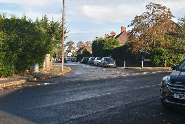 meridian-rd-n-chadwick-geograph-britain-and-ireland