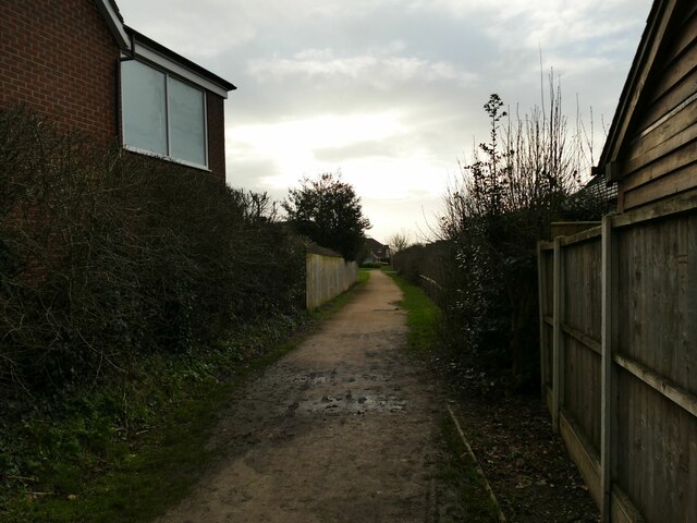 Path From Middlewich Road To Paddock © Stephen Craven Cc-by-sa 2.0 