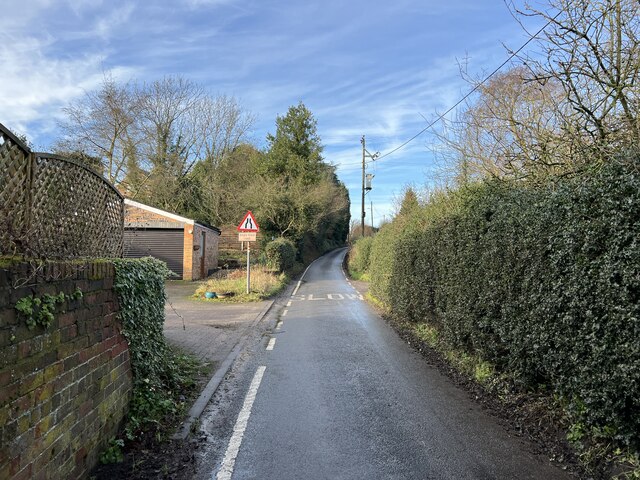 Snape Lane © Jonathan Hutchins cc-by-sa/2.0 :: Geograph Britain and Ireland