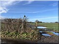 Footpath sign and kissing gate