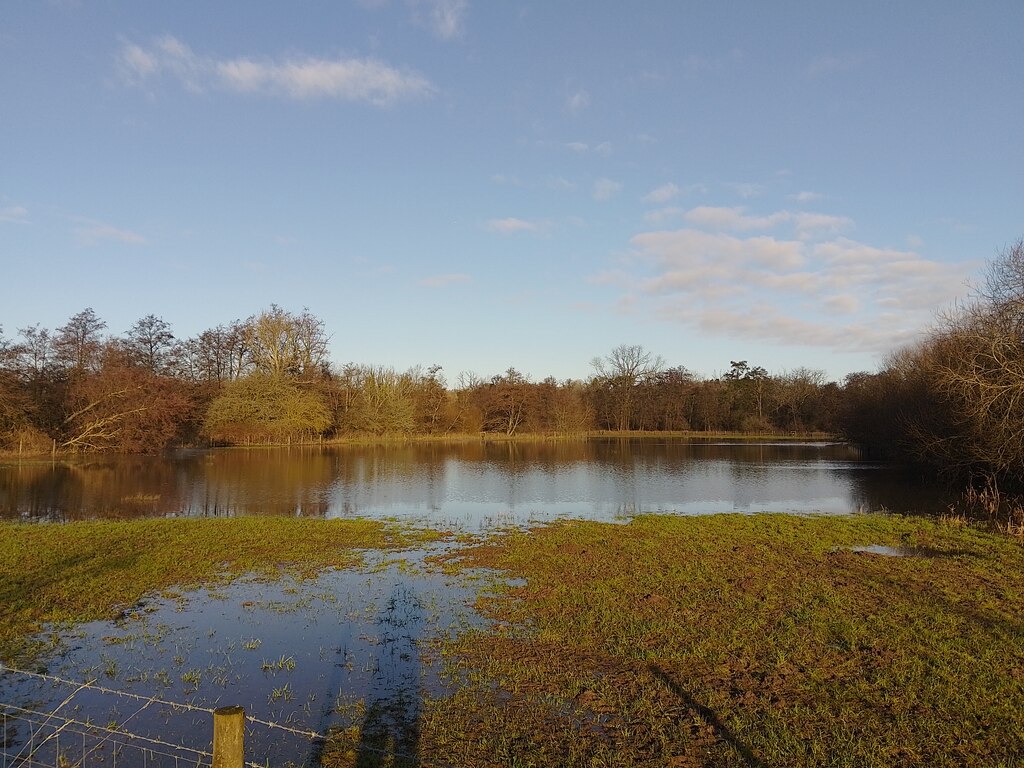 River Kennet flooding at Speen Moor © Oscar Taylor cc-by-sa/2.0 ...