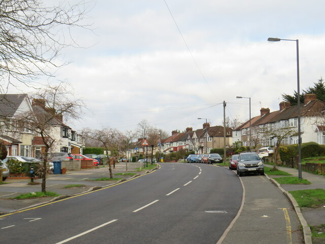 Roxeth Green Avenue, South Harrow © Malc McDonald cc-by-sa/2.0 ...