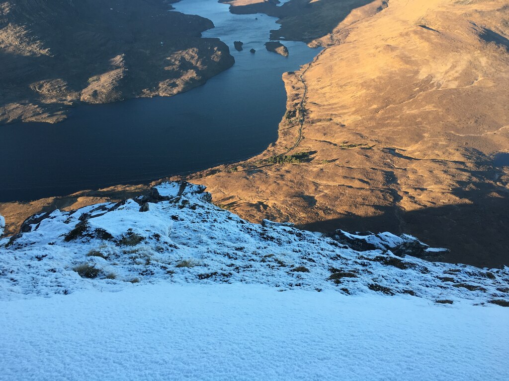 steep-craggy-slopes-with-loch-lurgainn-steven-brown-cc-by-sa-2-0