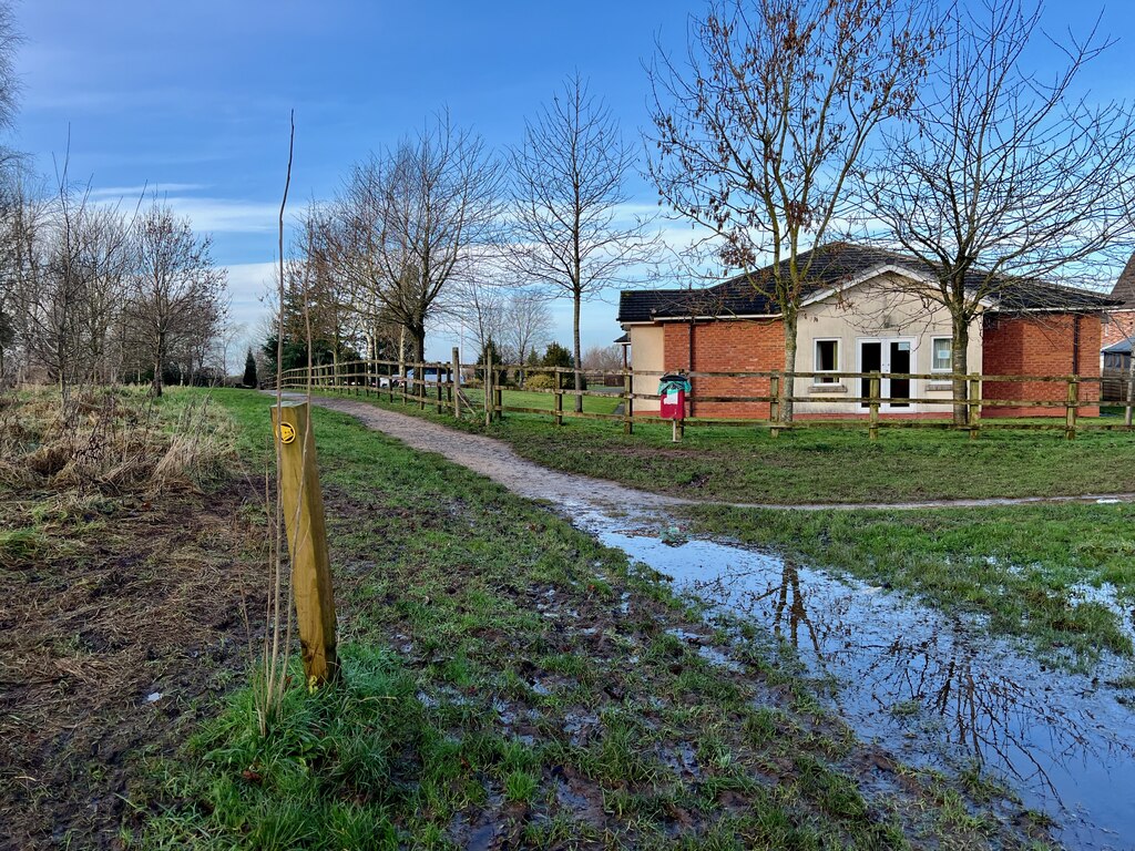 muddy-footpath-on-edge-of-housing-estate-jonathan-hutchins-cc-by-sa-2