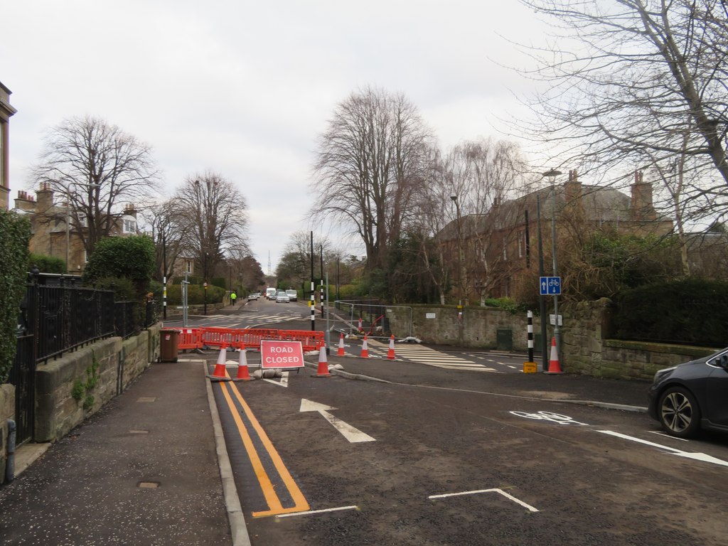 braid-road-roadworks-m-j-richardson-cc-by-sa-2-0-geograph-britain