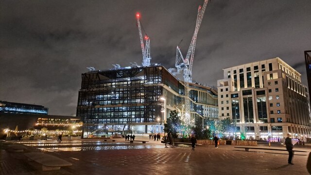 Fountains in Granary Square © DS Pugh cc-by-sa/2.0 :: Geograph Britain ...