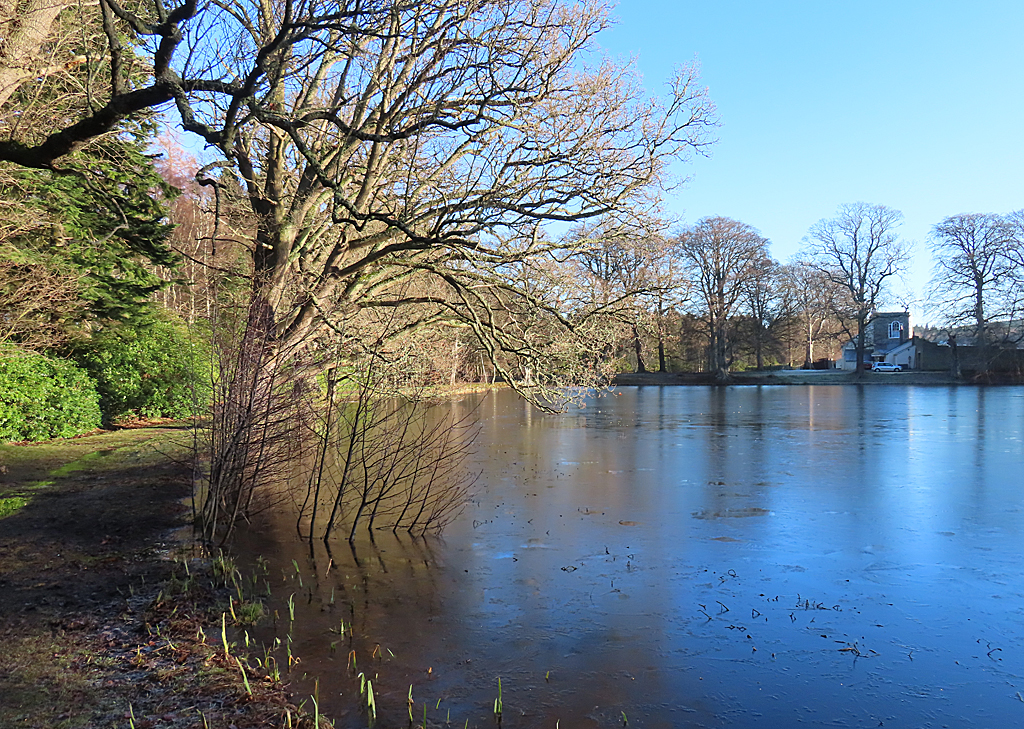 Gordon Castle Lake © Anne Burgess :: Geograph Britain and Ireland