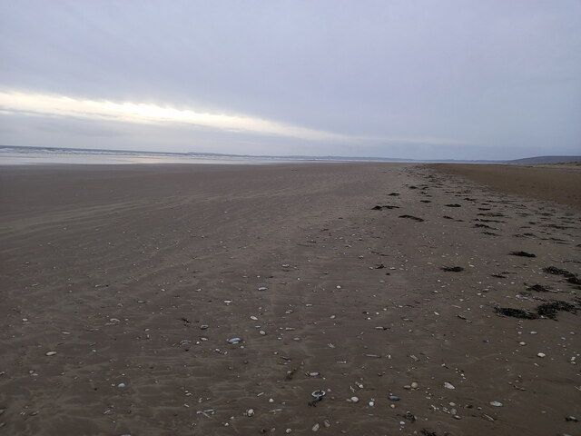 Westerly view along the sands south of... © Richard Law :: Geograph ...