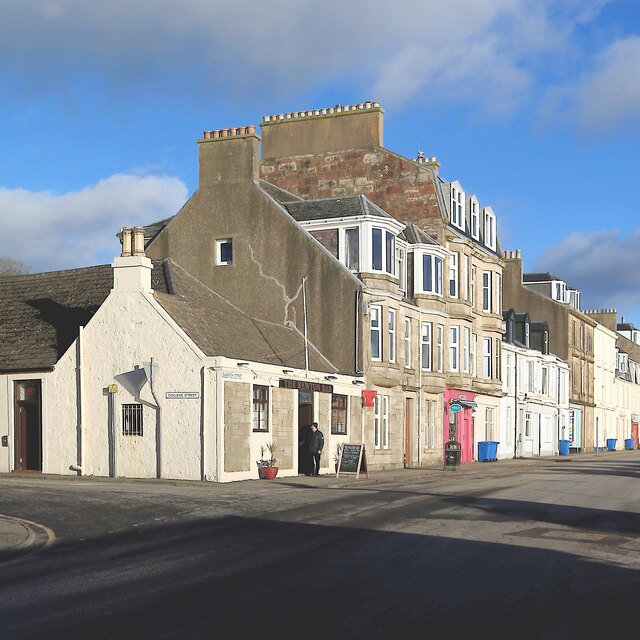 The Newton Bar - Glasgow Street,... © Raibeart MacAoidh :: Geograph ...