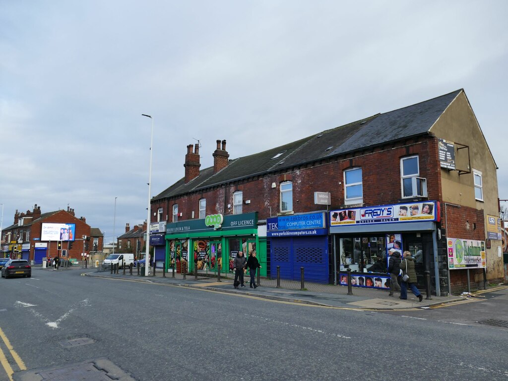 Dewsbury Road Shops (3) © Stephen Craven cc-by-sa/2.0 :: Geograph ...