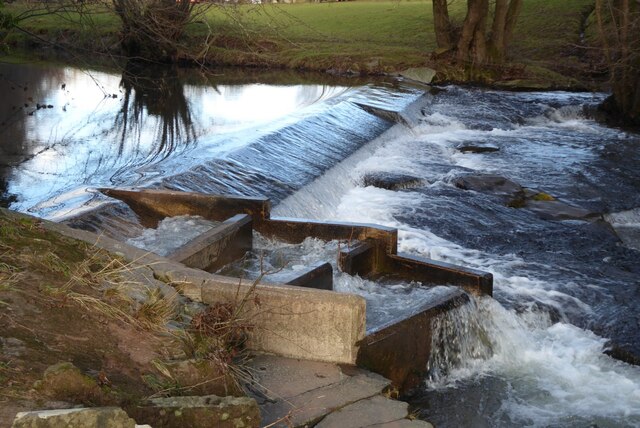 Fish ladder and weir © Philip Halling cc-by-sa/2.0 :: Geograph Britain ...
