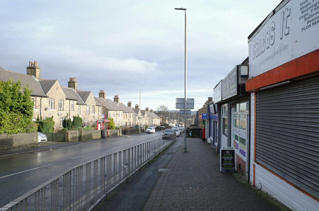 Blackmoorfoot Road, Huddersfield © habiloid cc-by-sa/2.0 :: Geograph ...