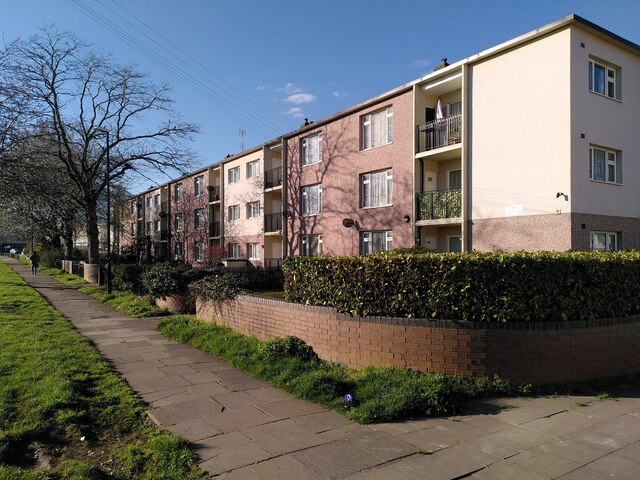 Housing block, Winston Avenue, Henley... © A J Paxton cc-by-sa/2.0 ...