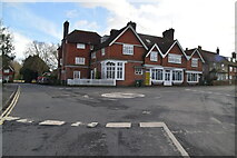 TQ4215 : Mini-roundabout, Barcombe Cross by N Chadwick