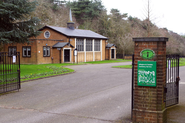 Trent Park Cemetery © Stephen McKay cc-by-sa/2.0 :: Geograph Britain ...