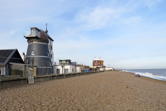 Aldeburgh: the beach and Old Mill House © John Sutton cc-by-sa/2.0 ...