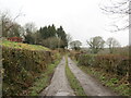 Heol fynedfa a llwybr / Access road and path